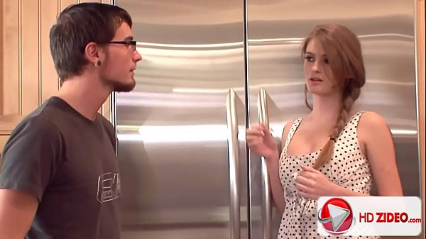Горячая Faye Reagan жадно глотает член парня